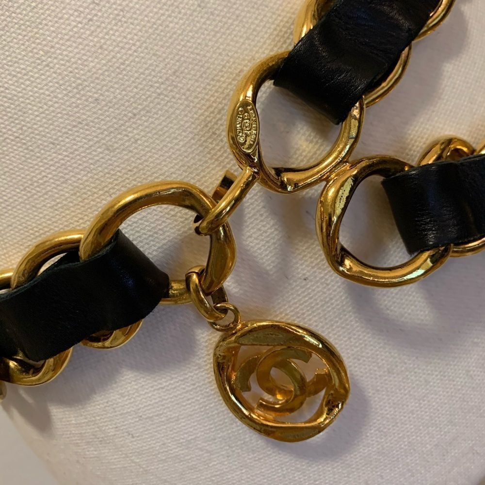 Vintage CHANEL Gold & Leather Chainlink Belt - Picture 11 of 16